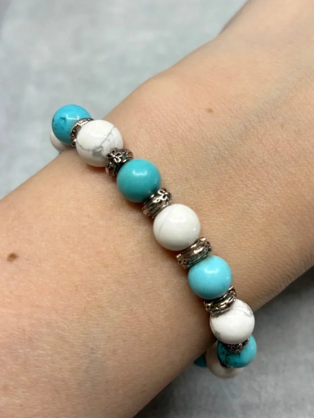 8mm Natural Blue Turquoise White Howlite Stone Stretch Beaded Bracelet Silver